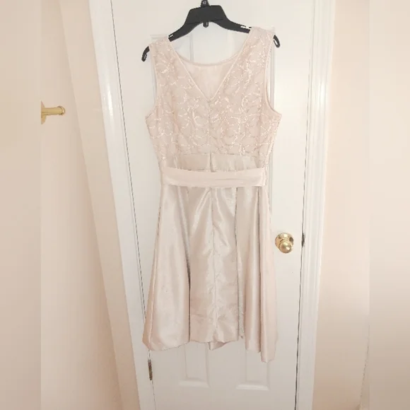 𝅺JESSICA HOWARD Dress, fully lined petticoat. - Picture 4 of 7